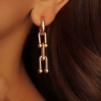 BRINCO LISO ELOS PENDURADO COM BOLINHAS ENTRELACADAS TRES ELOS