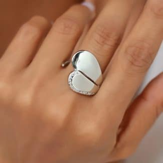ANEL ZIRCONIA AJUSTAVEL CORACAO METADE COM BORDA CRAVEJADA