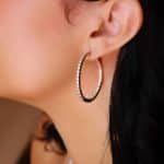 BRINCO ZIRCONIA ARGOLA CLICK UMA FILEIRA CRAVEJADA NA FRENTE 37.9 MM