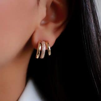 BRINCO ZIRCONIA COM TRES GARRAS SENDO UMA CRAVEJADA NO MEIO PEQUENO 14.2 MM