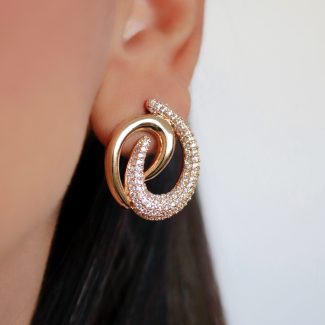 BRINCO ZIRCONIA COM ANZOL  INVERTIDO LISO E O OUTRO CRAVEJADO