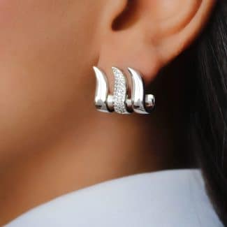 BRINCO ZIRCONIA EAR ROCK COM TRES FAIXAS CURVADAS SENDO UMA CRAVEJADA