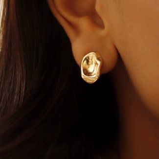 BRINCO LISO AMASSADO PEQUENO 14.8 MM