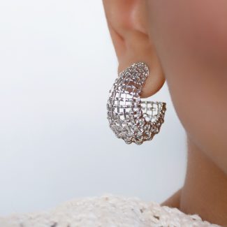 BRINCO LISO MEIA ARGOLA OVAL QUADRICULADO