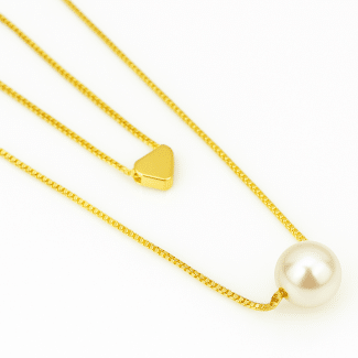 GARGANTILHA PEROLA DUPLA COM CORACAO LISO E PEROLA 40CM