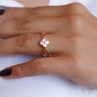 ANEL ZIRCONIA FLOR CRAVEJADA COM QUATRO ELOS