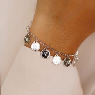 PULSEIRA LISA COM OS DEZ MANDAMENTOS E NUMEROS ROMANOS MEDALHAS