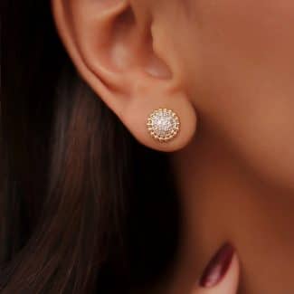 BRINCO ZIRCONIA COM O MIOLO CRAVEJADO E O CONTORNO COM BOLINHAS