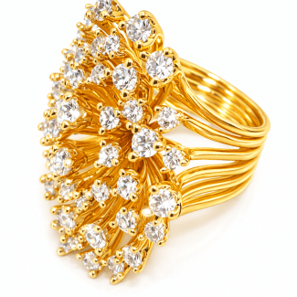 ANEL ZIRCONIA OVAL COM VARIAS ZIRCONIAS COM TRES PONTAS